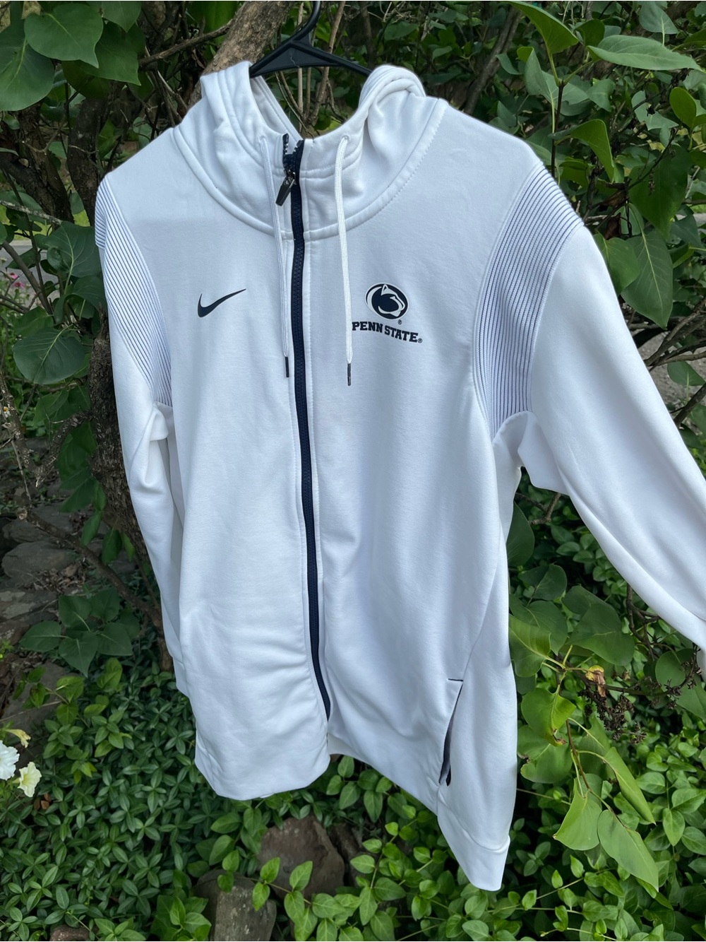 Nike White and Navy Therma-Fit Zip Hoodie